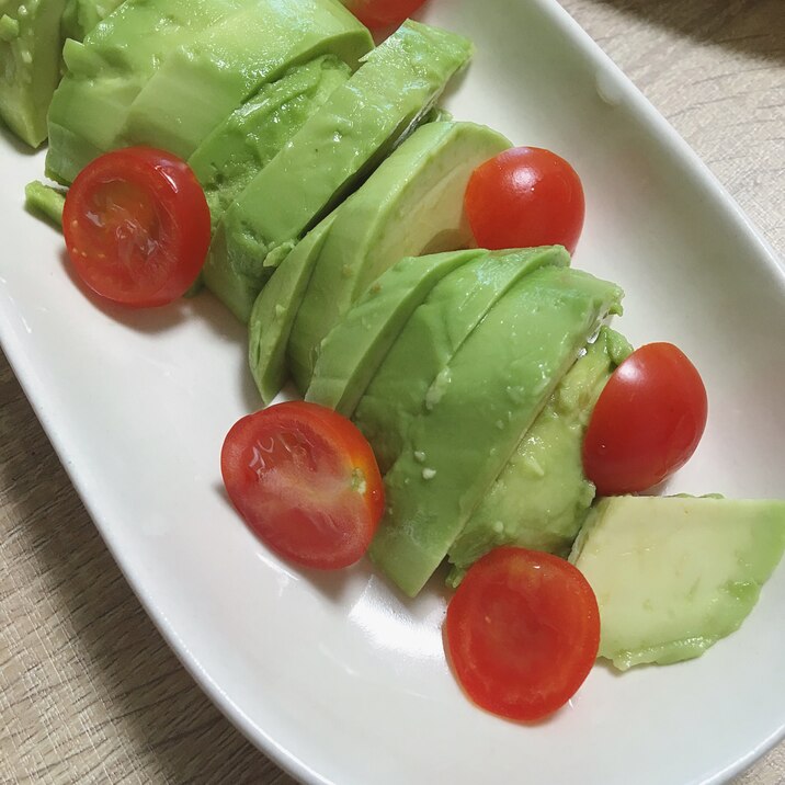 3分で超簡単♪アボカドスライス〜プチトマト添え〜